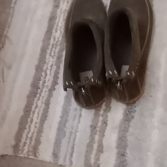 UGG Barney boots - Picture 2 of 5